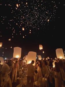 People releasing lanterns at the Thailand lantern festival